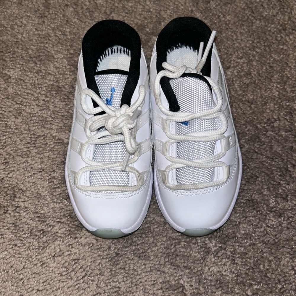 Low top Jordan 11